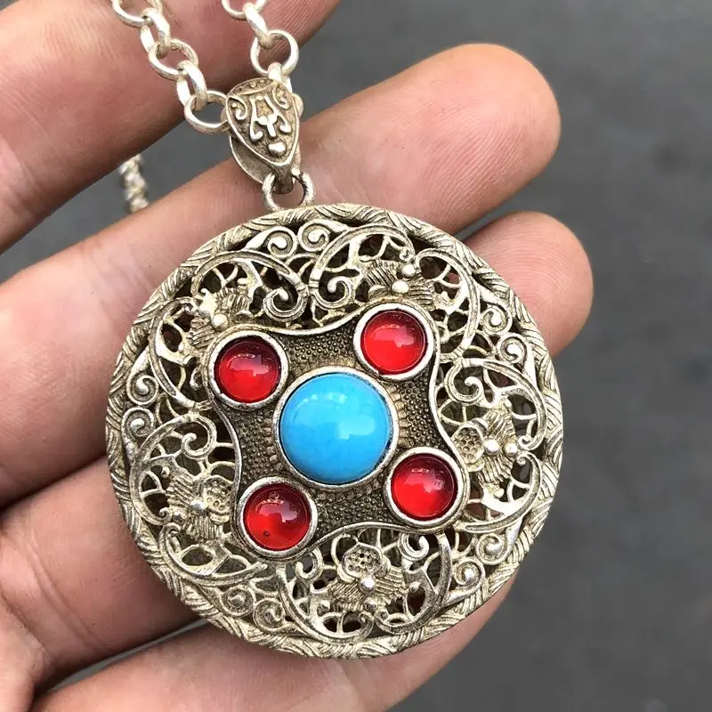 Antique Miscellaneous Collection Daqing Qianlong Annual Hollow Flowers Blossom Rich Red and Green Beads Bronze Lock