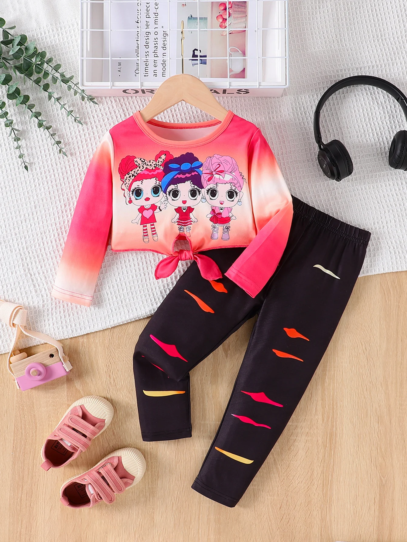 2pcs Adorable Little Girls Cartoon girl Print Bow Sweatshirt and Pants Set .Comfortable and Stylish Casual Wear