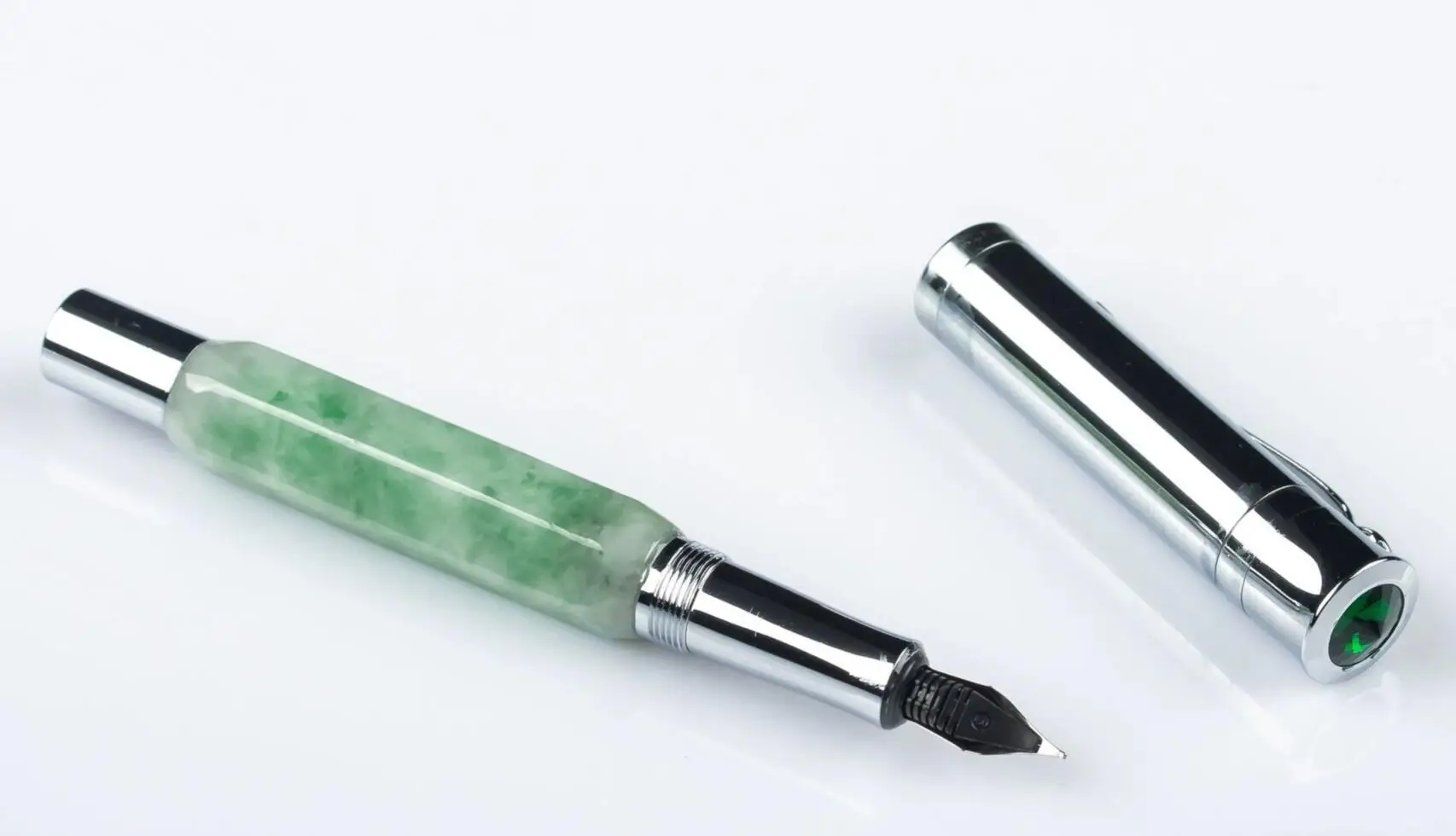 

Luxury Emerald Fountain Pen , Men's And Women's Exquisite And High End Writing Pen