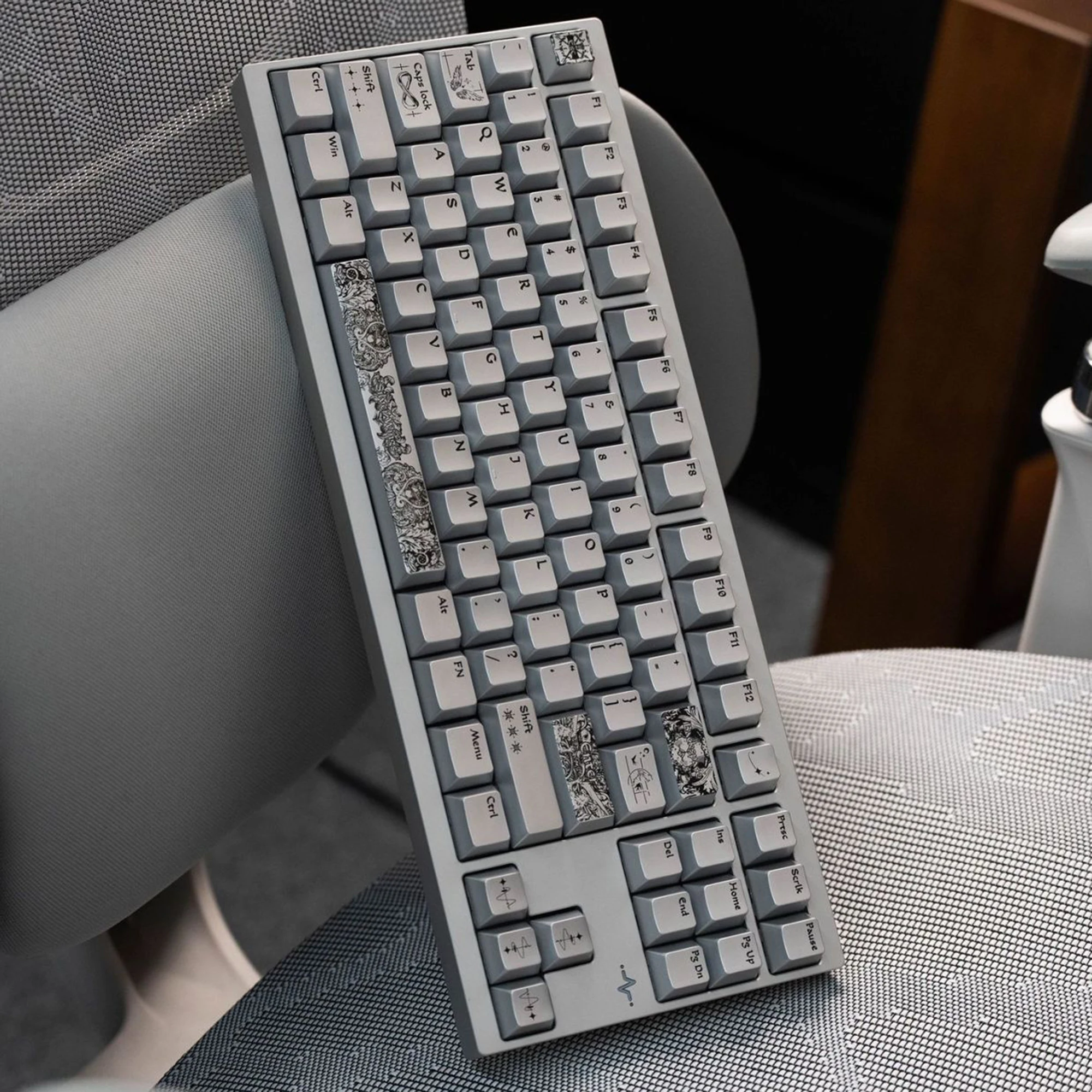 127 Keys Silver Wing Style Metallic Paint Finish Cherry Profile PC Dye Sub Keycaps for 75/87/98/104/108 MX Mechanical Keyboard