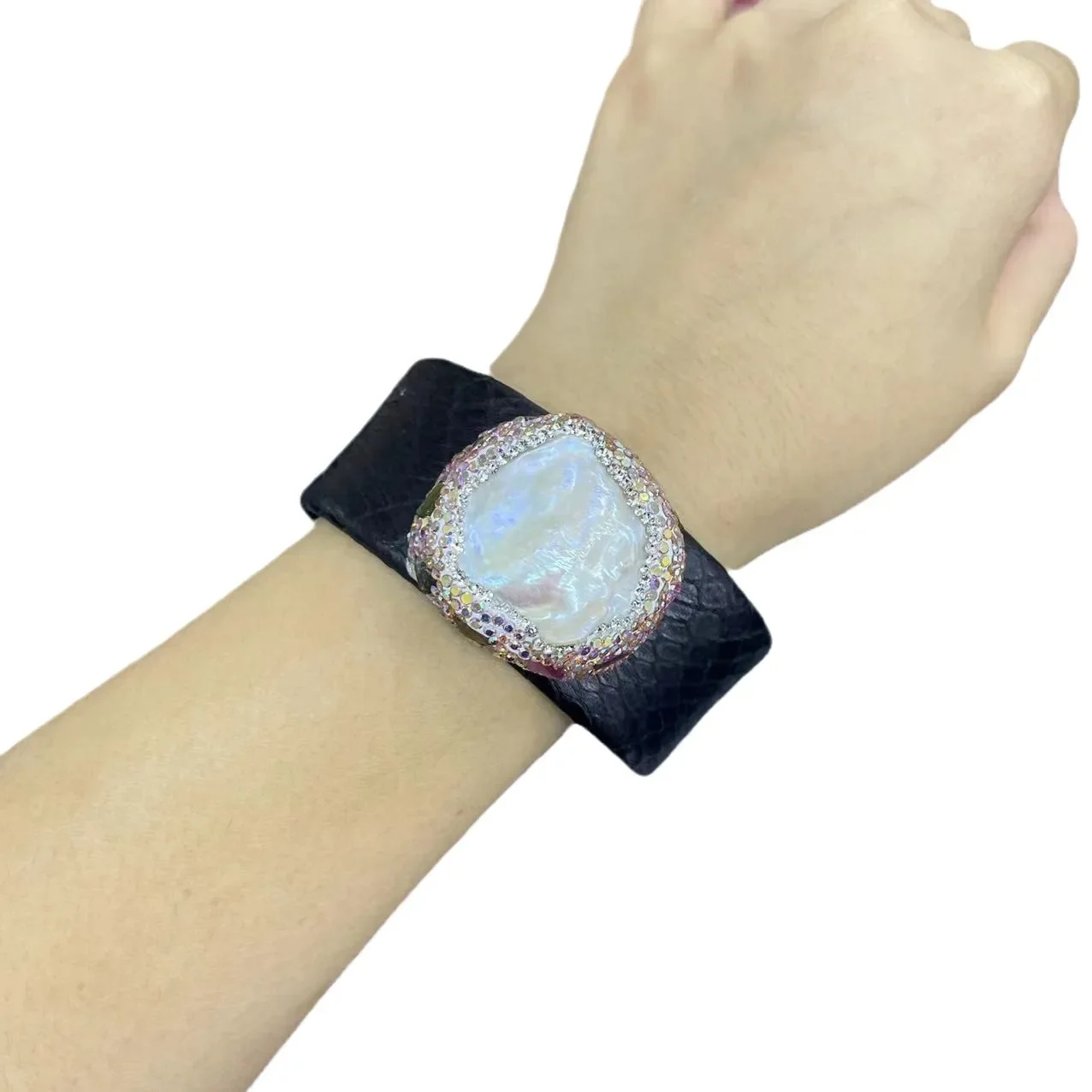 25Mm wide leather baroque pearl thickened live bracelet exported to Europe America and winter popular natural stone jewelry