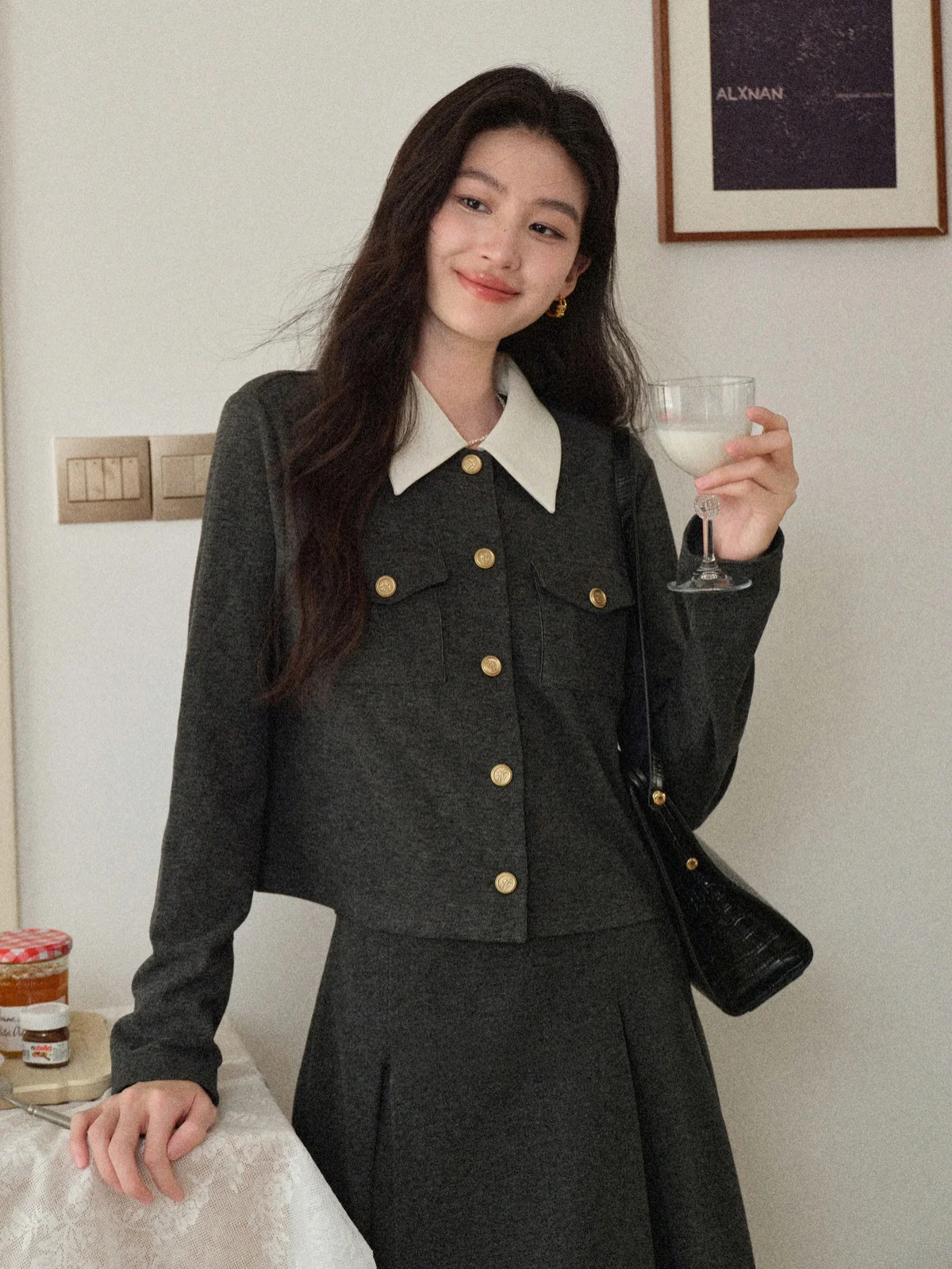 

Вязаный свитер с отложным воротником от Lu Xiang Nan, осень 2025, модный повседневный приталенный топ с длинным рукавом для женщин