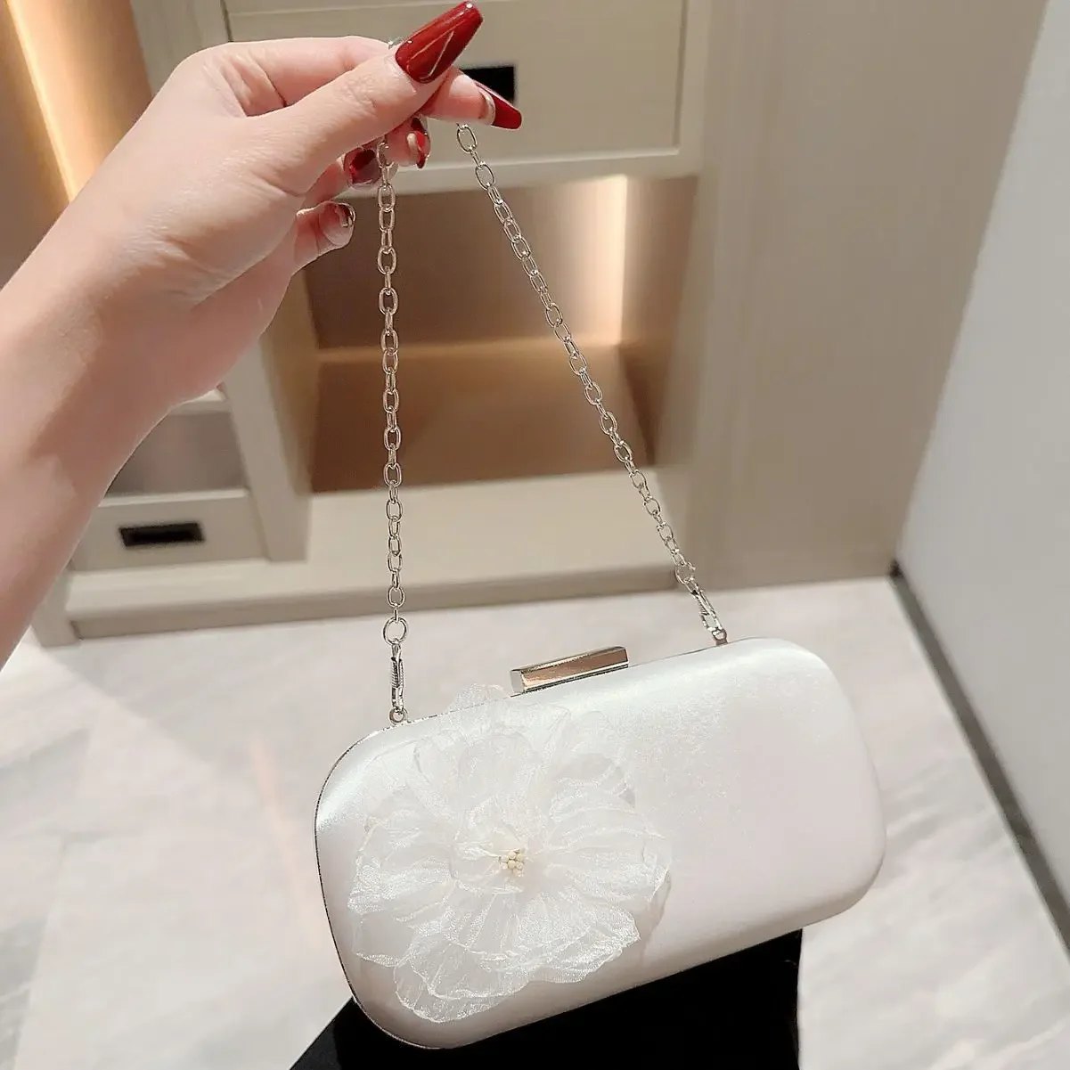 Elegant Trendy Silk Flower Decor Clutch Evening Bags For Women White Satin Handbags Wedding Party Ladies Clutches Small Purses