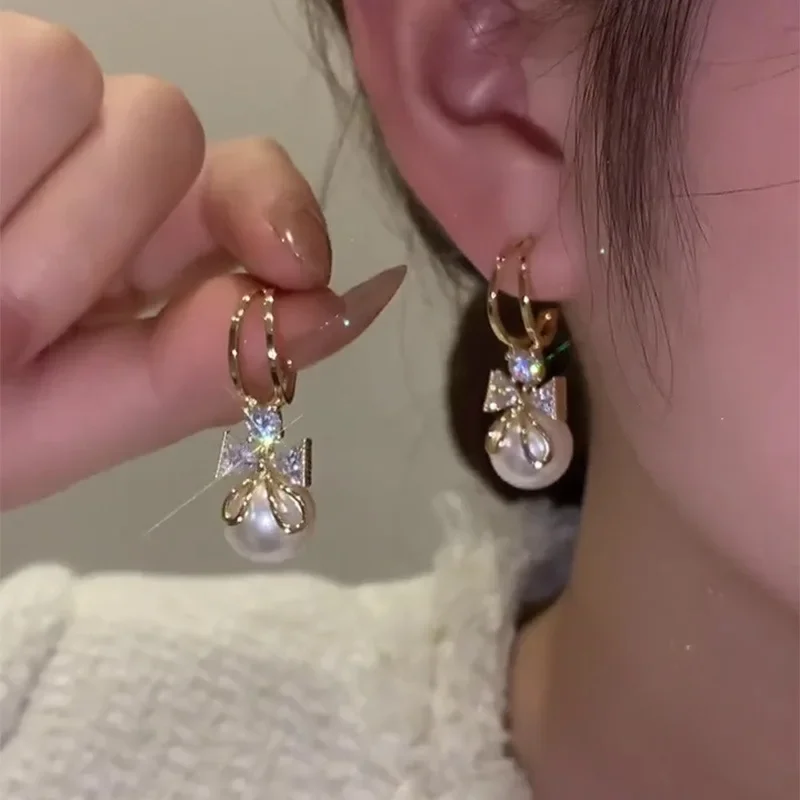 Pendientes con lazo de circonita para mujer, colgante de perlas redondas, Color dorado, forma de C, joyería elegante y delicada para fiesta, novedad