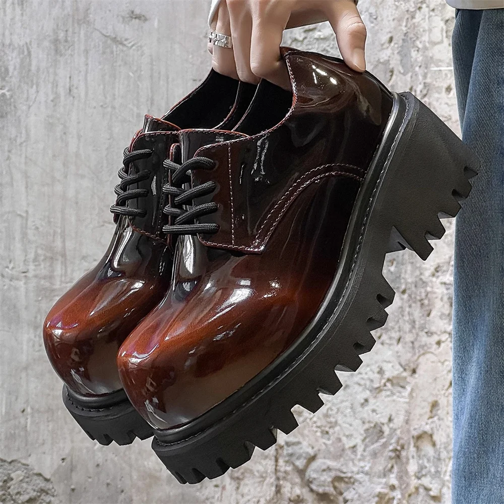

2026 New 10cm Thick Bottom Height Boosting Retro Rubbing Gradient Big Head Leather Shoes Men's Lacquered Shiny Face Derby Shoes