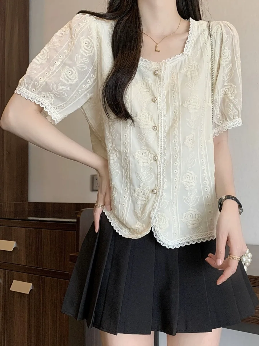 เสื้อผู้หญิงแฟชั่นฤดูร้อน แขนพองแต่งลูกไม้สีขาว ทรงกลม ความยาวปกติ