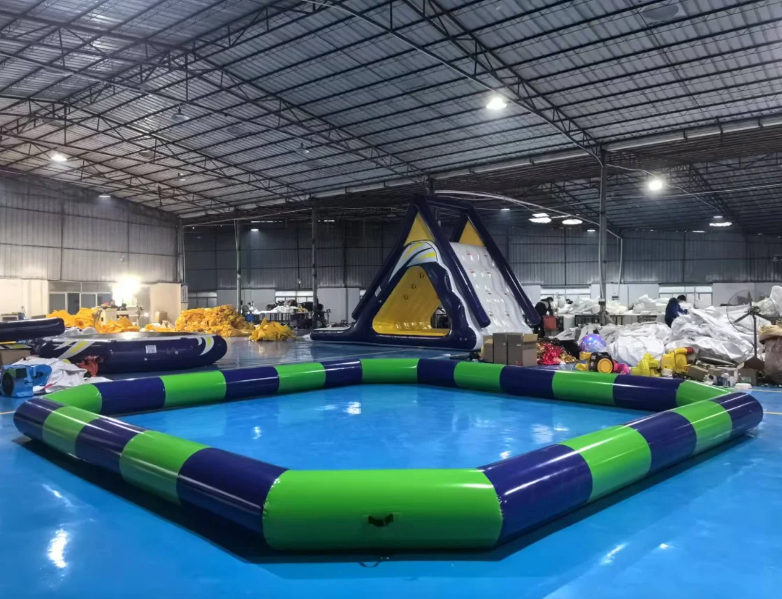 Pista da corsa gonfiabile Go Karts per eventi di feste per bambini con paraurti gonfiabile commerciale personalizzato in vendita