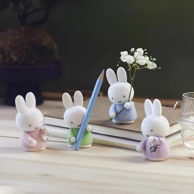 Quente dos desenhos animados miffy série rack de armazenamento bonito criatividade requintado brinquedos de mesa boneca estatueta caixa cega