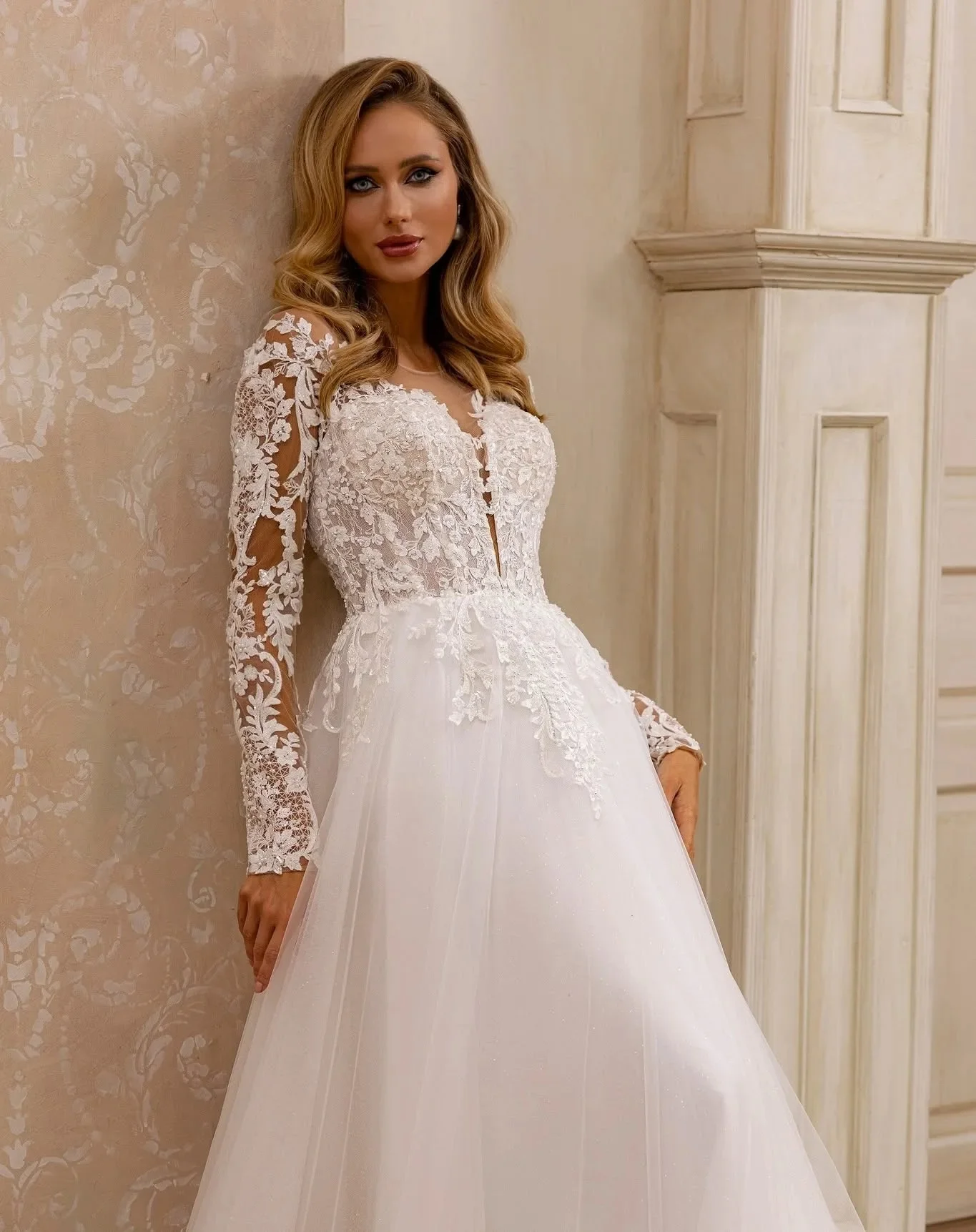 ที่กําหนดเองแขนยาวชุดแต่งงานTulleสายลูกไม้Appliqued Beachชุดเจ้าสาวง่ายVestidos De Novia