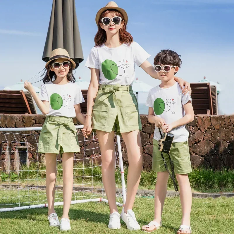 Holiday Family Matching Outfits Korean Mom and Daughter Two Piece Suit Vacation Look Dad and Son T Shirts + Shorts 2 Pieces Sets image 2