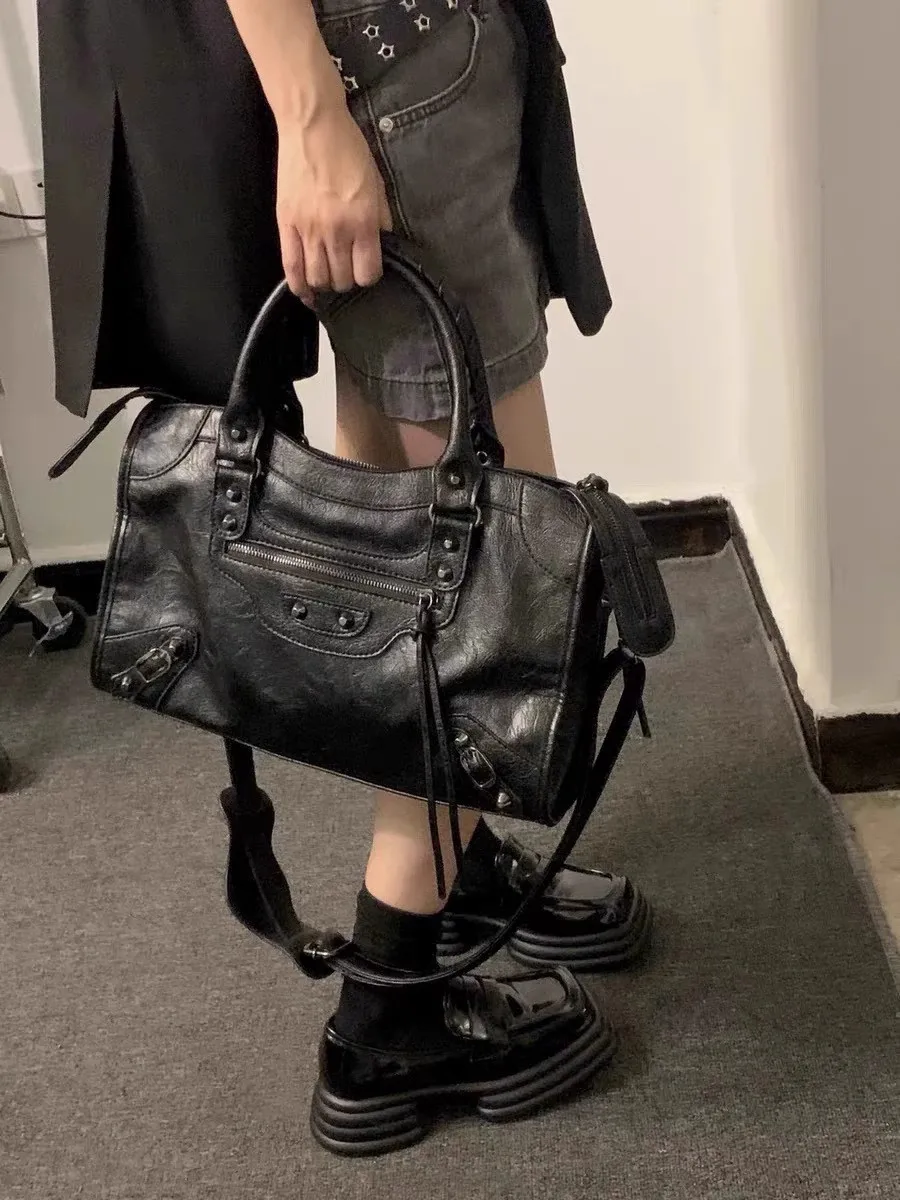 

Мотоциклетная сумка с заклепками, высококачественная сумка через плечо большой вместимости, текстурированная кожаная сумка через плечо, модная повседневная женская сумка