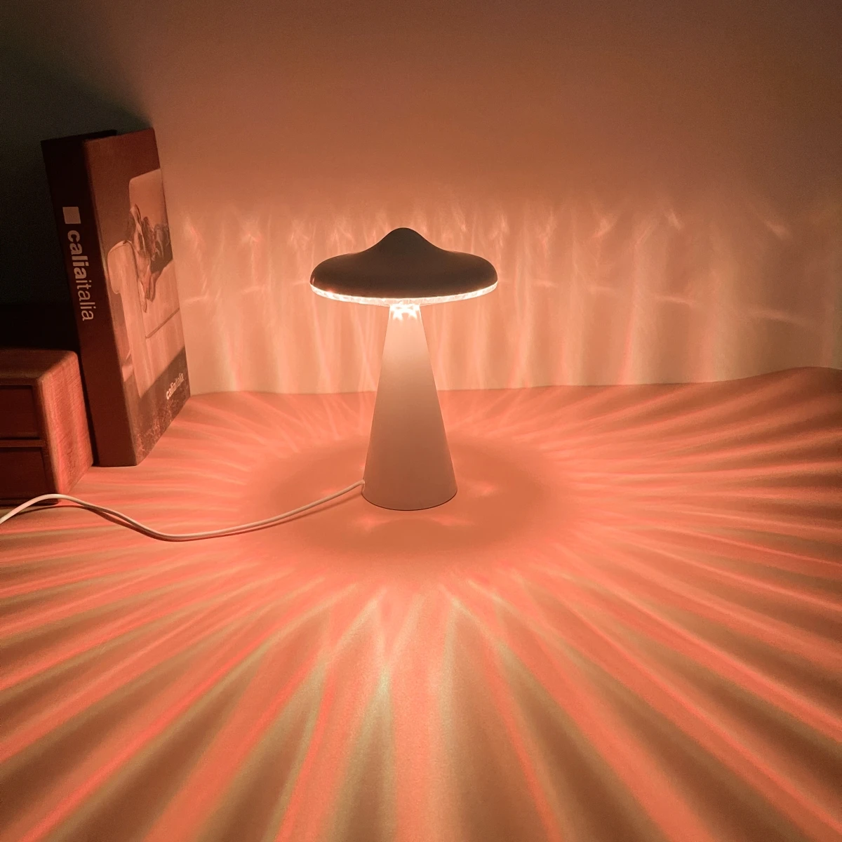 UFO Small Table Lamp USB Plug in RGB16 Color Mushroom Table Lamp Bedroom Decoration Gift Atmosphere Lamp