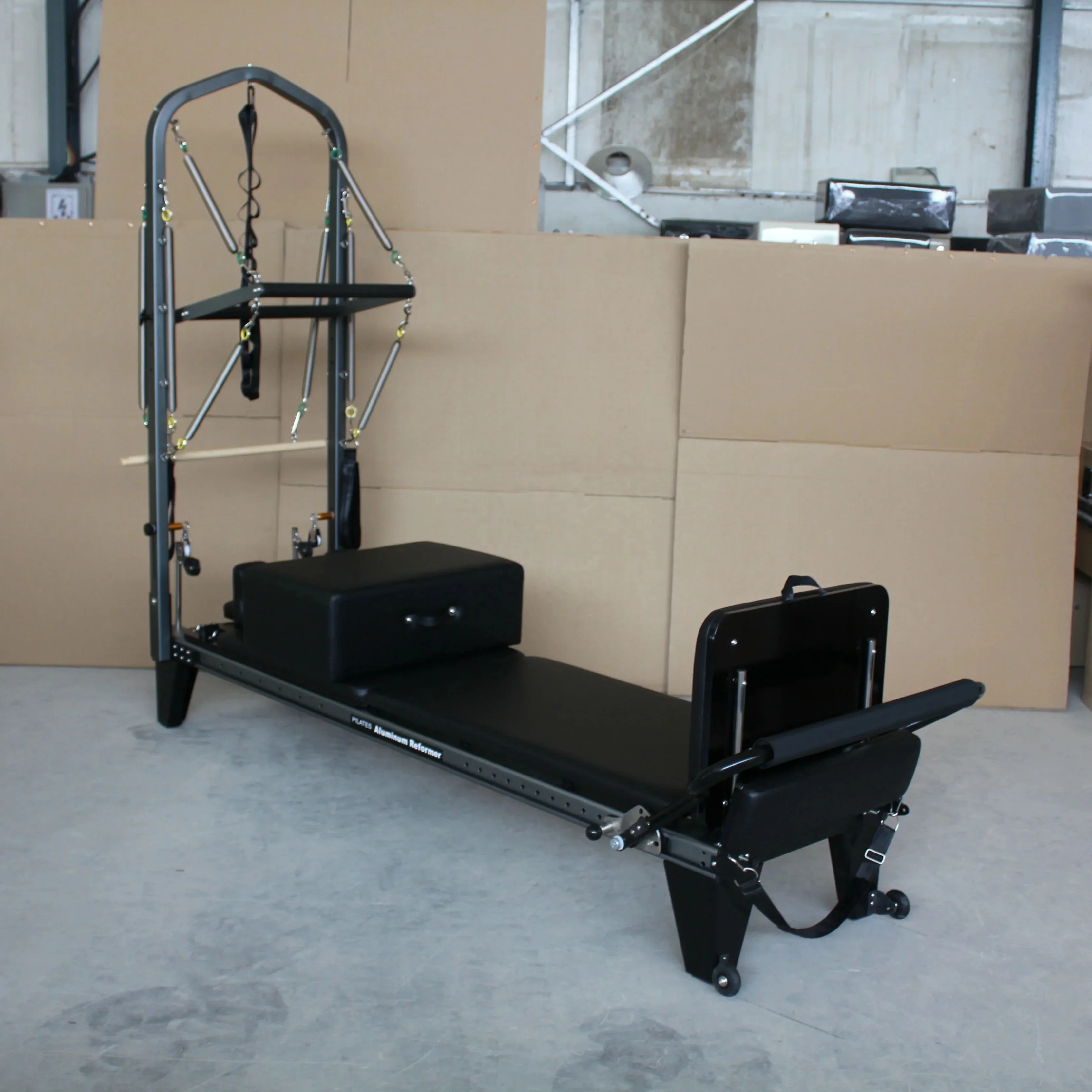 -Aluminum Half Trapeze Studio Springs Pilates Reformer Black Aluminum Reformer With Tower