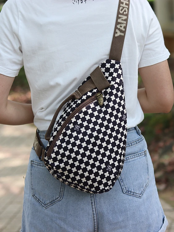 Waterproof Commuter Chest Bag - Yangqin - close-up view