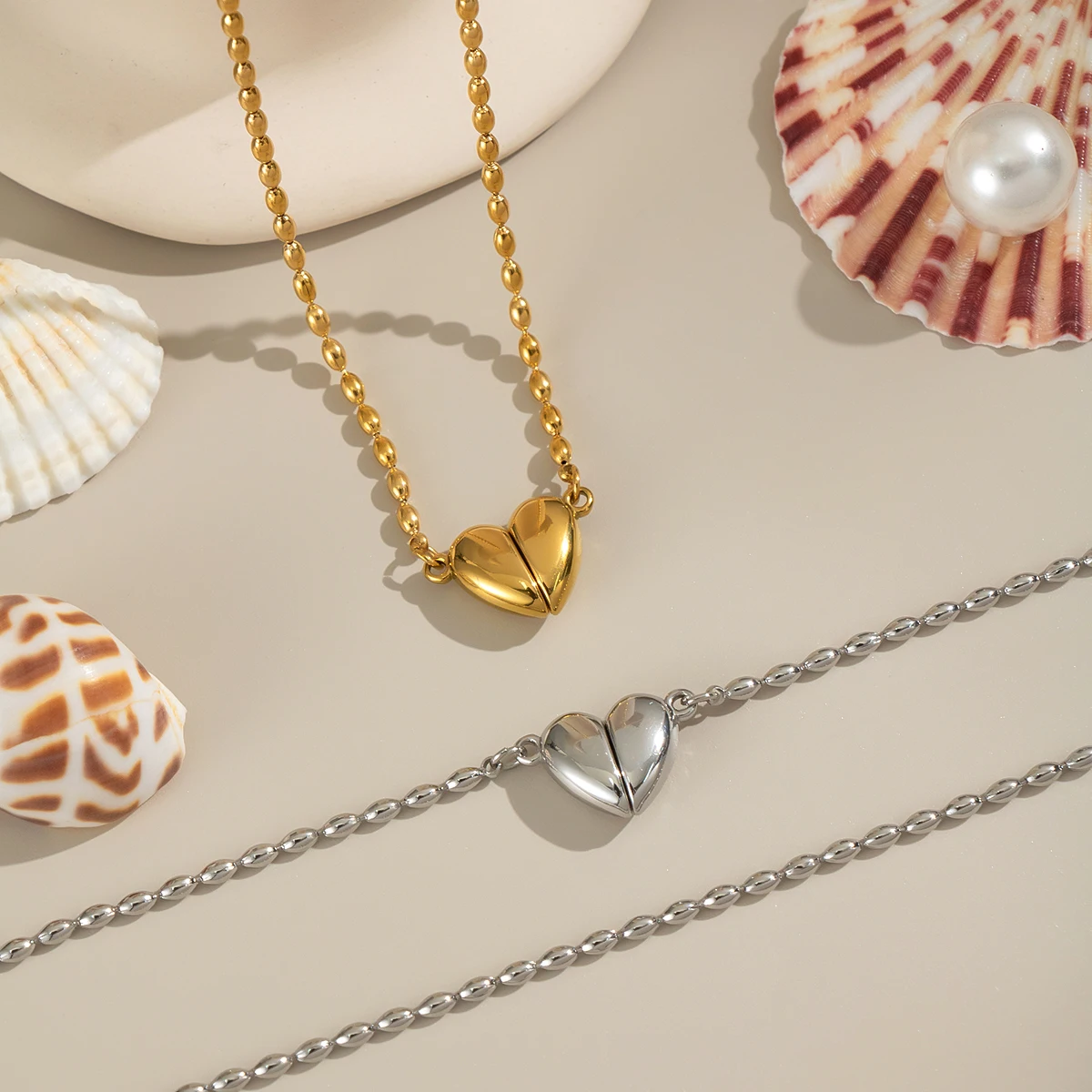 نمط جديد الفولاذ المقاوم للصدأ المغناطيس الحب قلادة قلادة للنساء 18K مطلية بالذهب الساحرة مجوهرات مقاومة للماء لارتداء دارلي