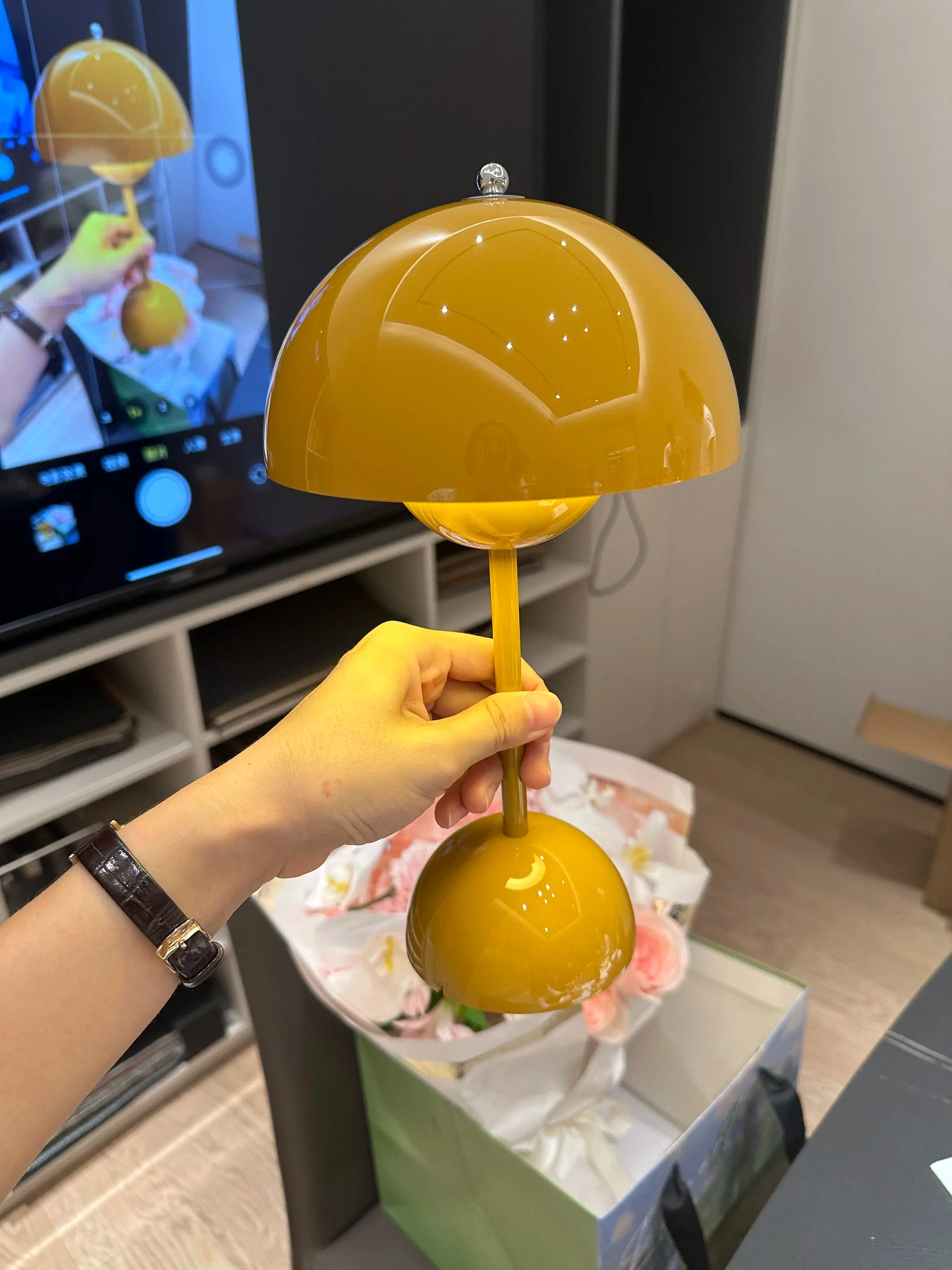 

Classic Mushroom Table Lamp Modern Art Table Lamp Bedroom Bedside Lamp Decorative Table Lamp Flower Bud Desk Lamps Night Light