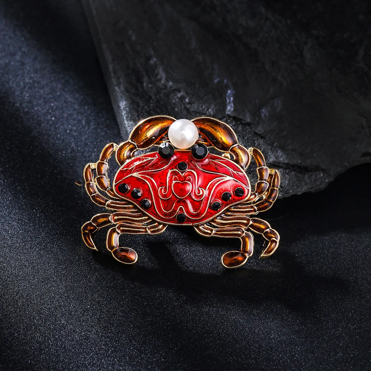 Personalized and creative new alloy enamel crab brooch exquisite cute cartoon shaped clothing jacket accessories