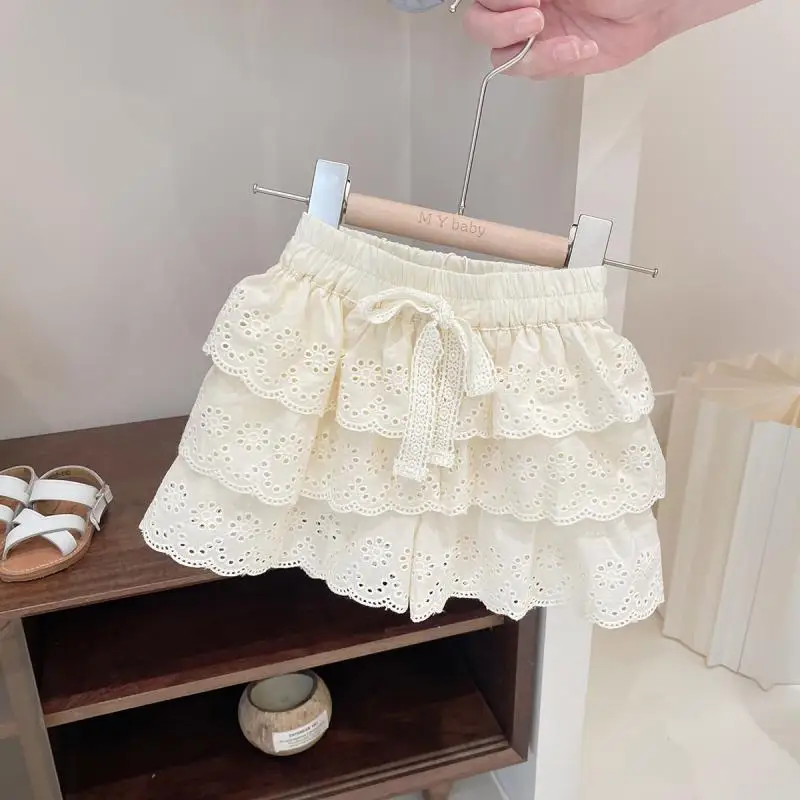 

2025 New Girls Baby Casual Shorts Korean Children's Summer Fashion Hollow Out Lace A-line Loose Short Pants 2-6Years Old