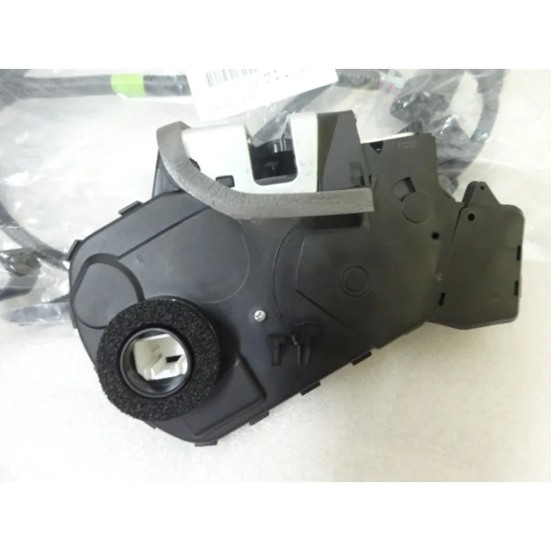 

Tailgate Lock Actuator Luggage Compartment Door Lock Actuator for Toyota RAV4 2008 2009 2010 2011 2012 OEM 69110-0R020