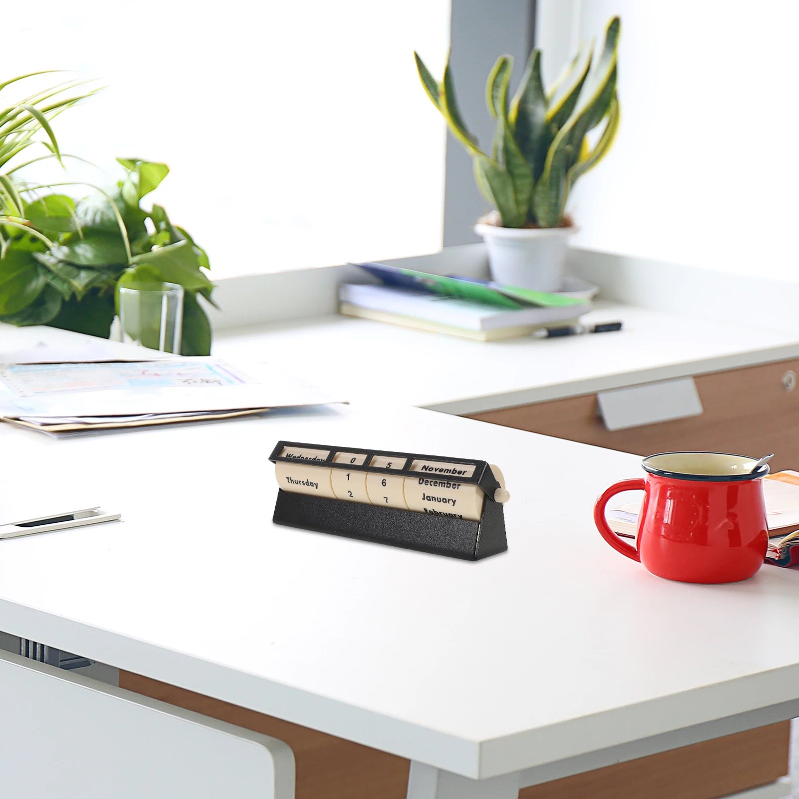 Calendario perpetuo rotolante Meccanismo rotante manuale Decorazione da tavolo in metallo per ufficio Aula Casa Data meccanica senza data