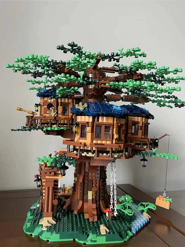 مكعبات البناء الحضرية لـ Four Seasons Tree House متوافقة مع مكعبات بناء عائلة Tree House 21318 للبناء ج