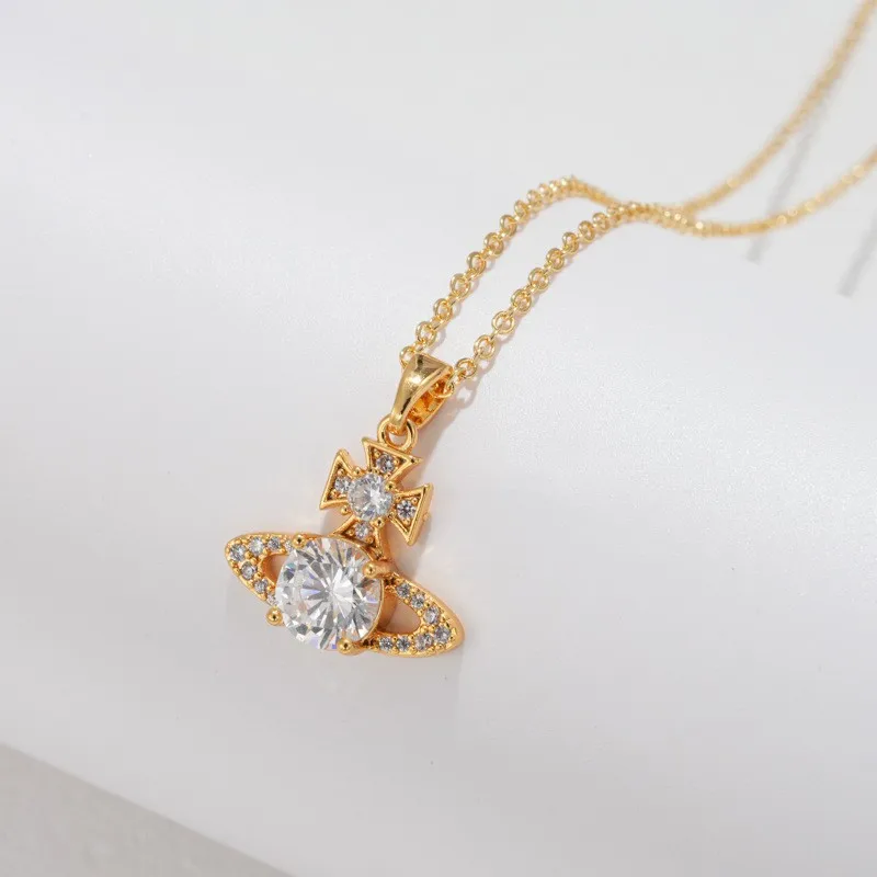 

Новое модное украшение для самостоятельного изготовления: уникальное и элитное женское колье-сатурн со стразами.