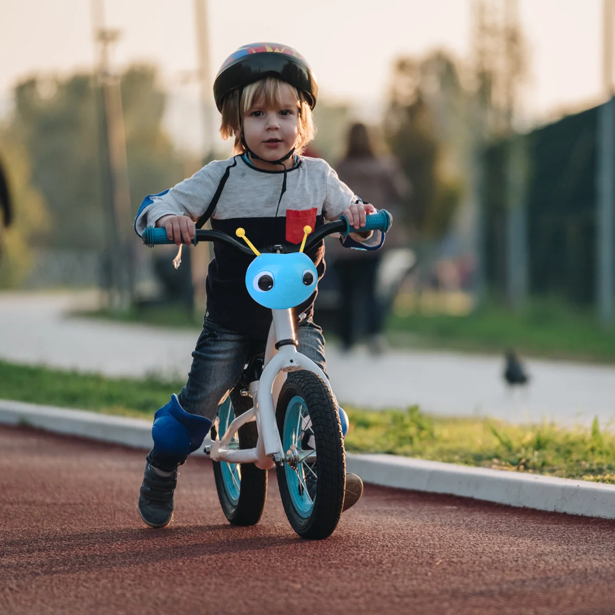 Cesta de scooter para niños, soporte de plástico con diseño de gusano para manillar delantero de patinete (azul), cesta de scooter para niños