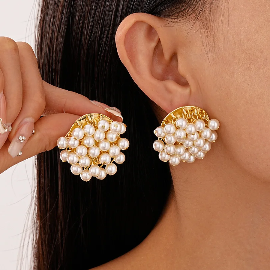 Retro Pearl Round Earrings Female Fashion Light Luxury Small Temperament Fit For Daily Wear