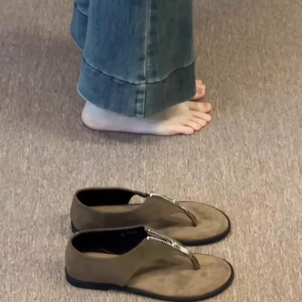 Women Suede Backless Slides Zipper Detail Thong Sandals Flat Mules Cozy Casual Shoes for Daily Wear Travel Vacation Stylish