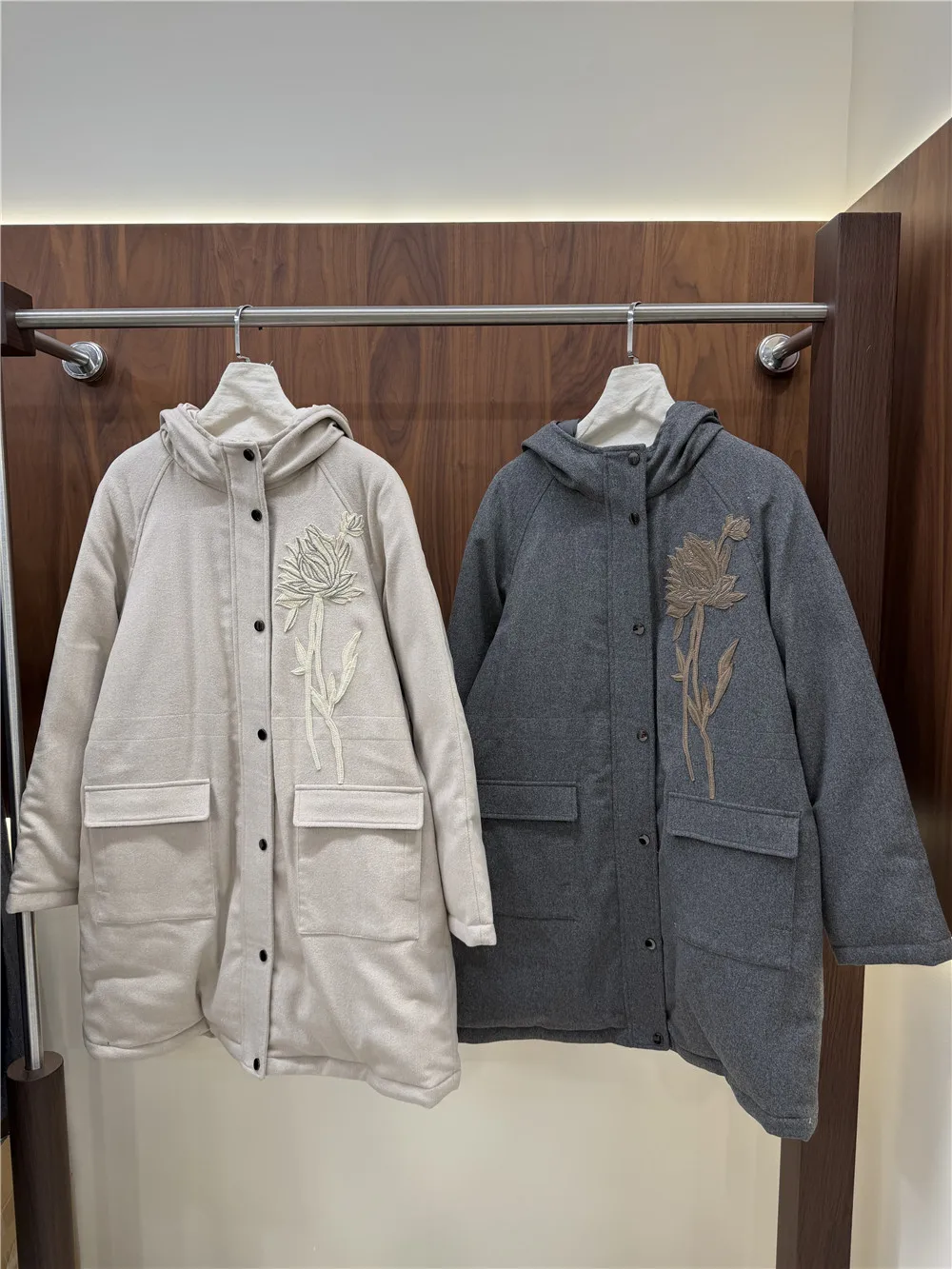 2026 Collection Women's Hooded Thicken Mid-Length Goose Down Jacket Embroidery Beaded Chain Detail