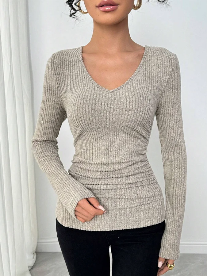

Ladies' Elegant Knitted Fitted Top