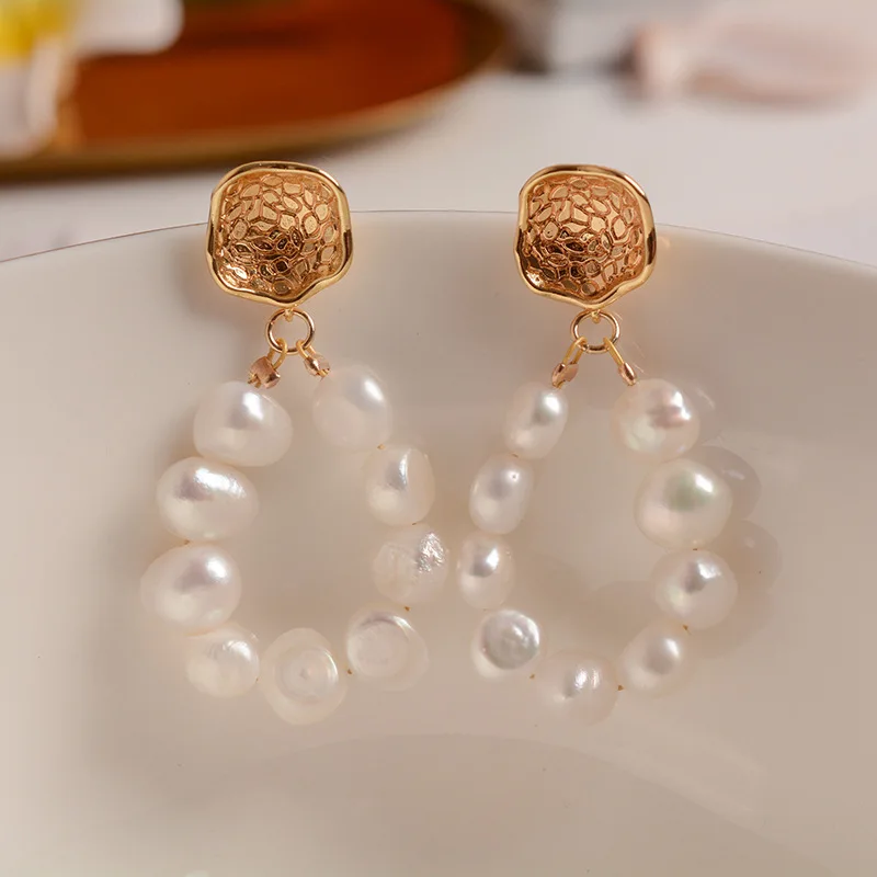 

Europe and the United States Retro Court Style Natural Alien Baroque Pearls s925 Silver Needle Lotus Leaf Earrings