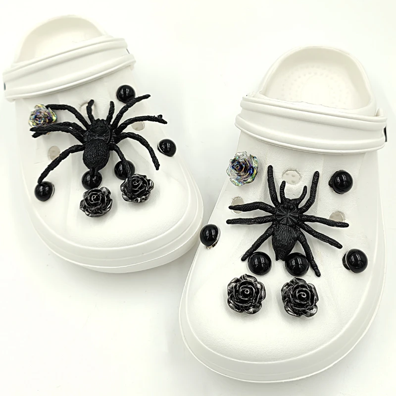 Ozdoby do butów typu hole shoe, zestaw DIY z motywem pająka, akcesoria do butów hole shoe w stylu dark, ozdoby do butów na plażę, akcesoria do ozdabiania butów, prezent na przyjęcie dla dzieci, dla dziewczynek.