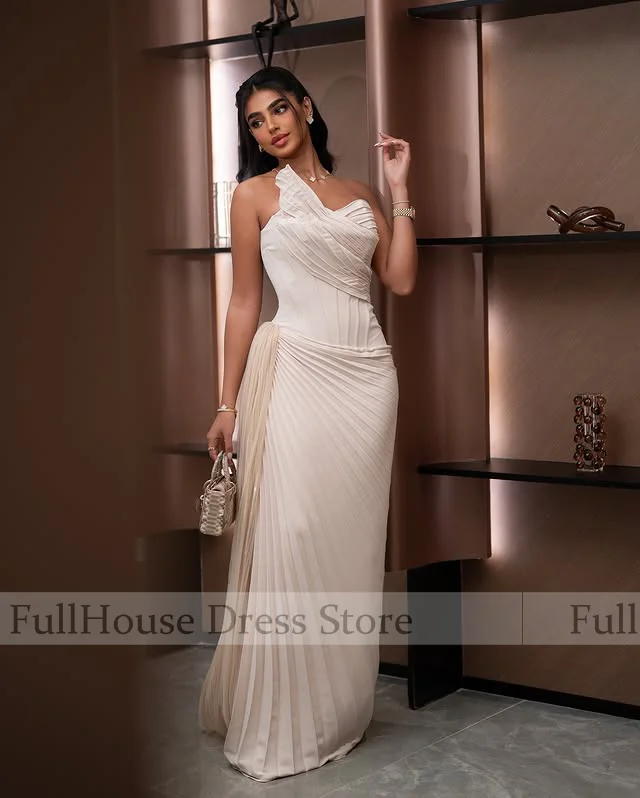 Robe fourreau plissée à plusieurs niveaux, asymétrique épaule dénudée, sur mesure, Sexy, arabe saoudien, dos nu, longueur au sol, robe de soirée avec cour