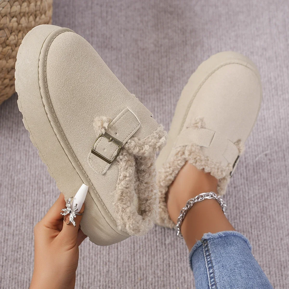 2024 fashion autumn and winter plush buckle warm cotton slippers casual large new women's shoes