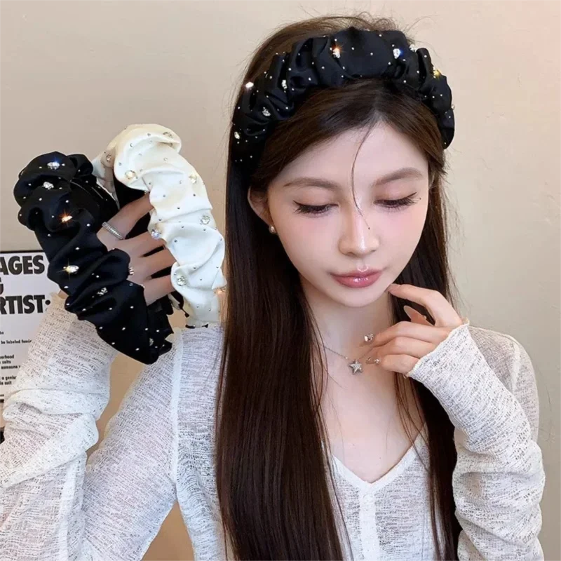 

Elegant face-slimming headband Retro headband with versatile appeal Black full-diamond embellishment Delicate hair accessories