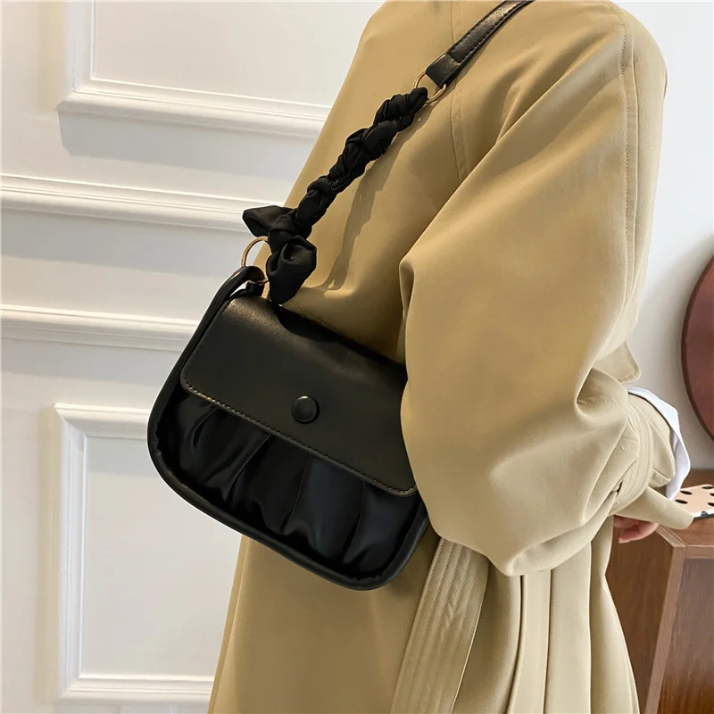 Borsa casual da donna in pelle moda per il tempo libero design semplice pieghettato nuvola ascellare 2024 borsa a tracolla messenger mini balestra