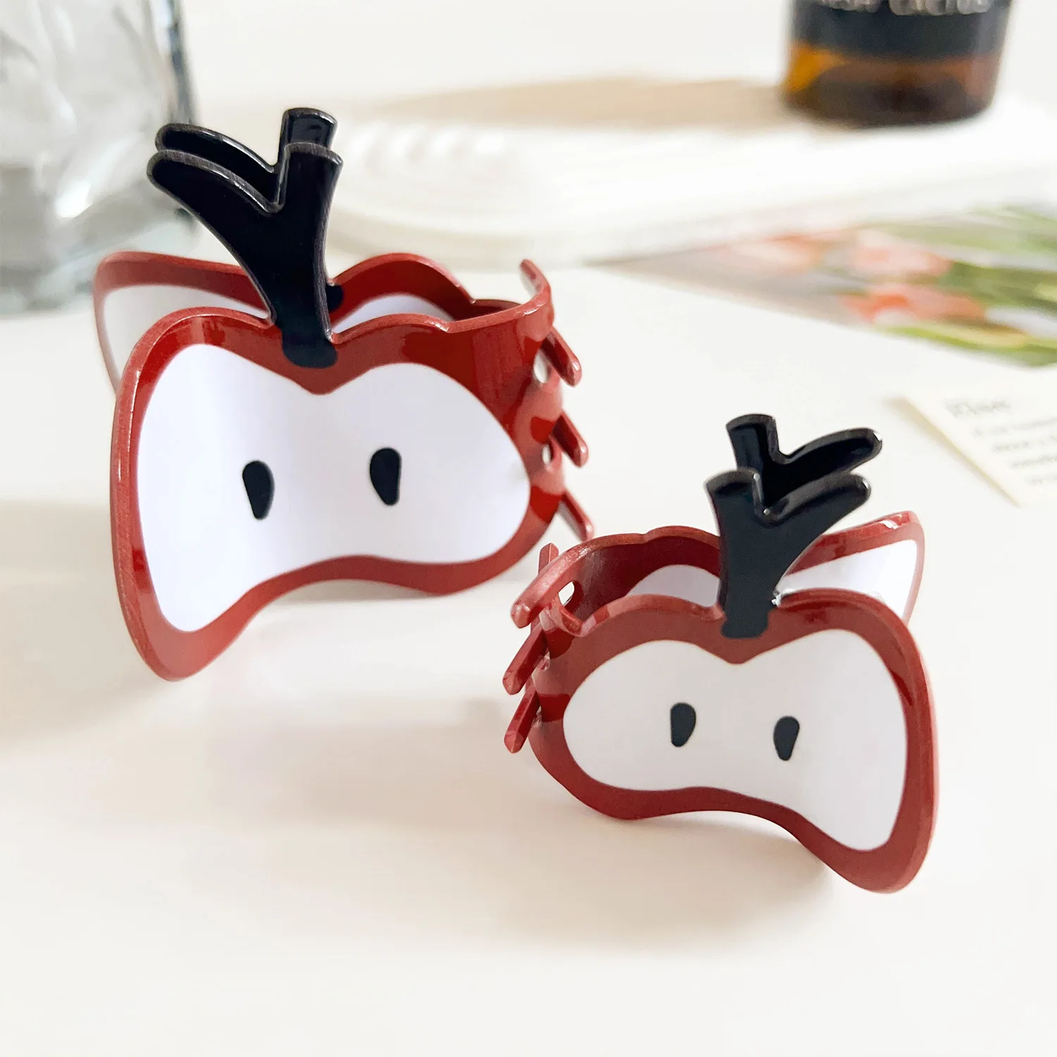 

2025 Instagrammable PVC Apple Shark Clip Korean Style Anti-Slip Back Hairstyle Fruit Hair Accessories for Women