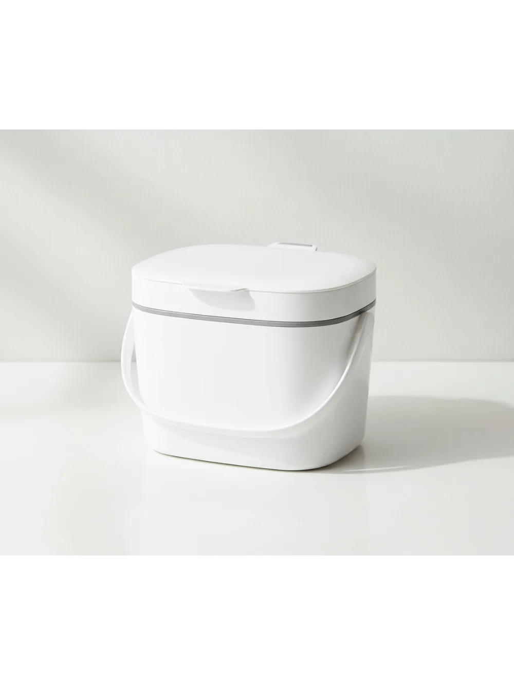 

Easy-Clean Compost Bin 1.75 Gallon Kitchen Waste Container Odor-Free Eco-Friendly White