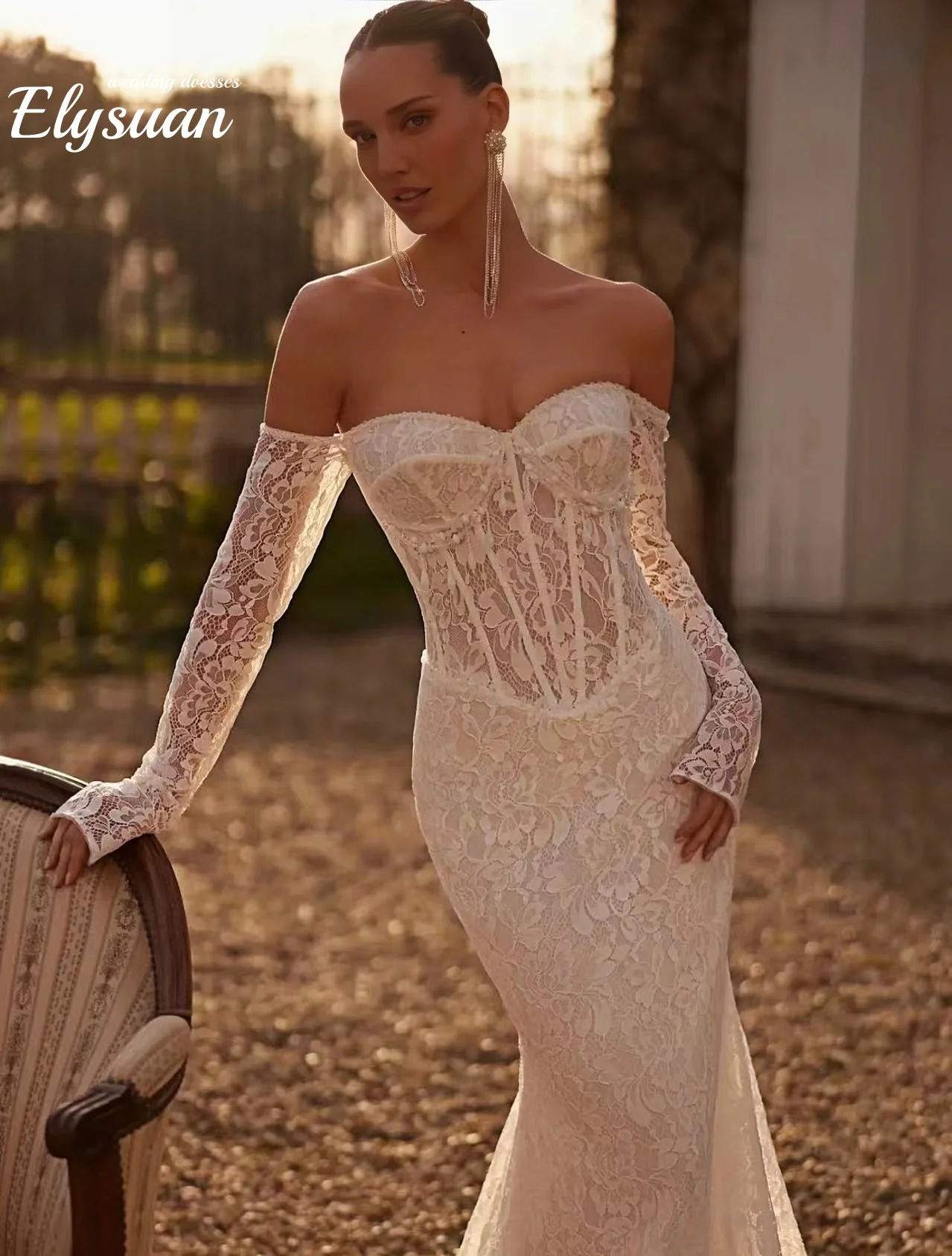 カスタマイズされた新しいモダンなストラップレスネックマーメイドウェディングドレス取り外し可能なトレインレースキャップスリーブベスティドデノビア