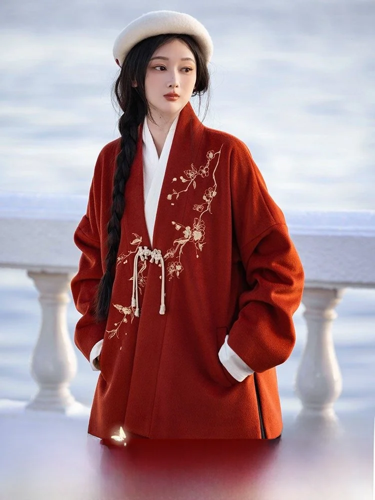 

Red Autumn Winter Dreng by Plum Blossom Fraance Hanfu Outerwear Plane Sve Coat Small Size New Year Battle Robe for Women