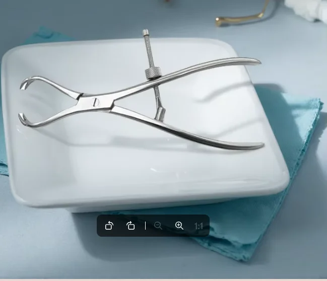 Self-locking two-point reduction forceps pet orthopedic instrument, distal humerus