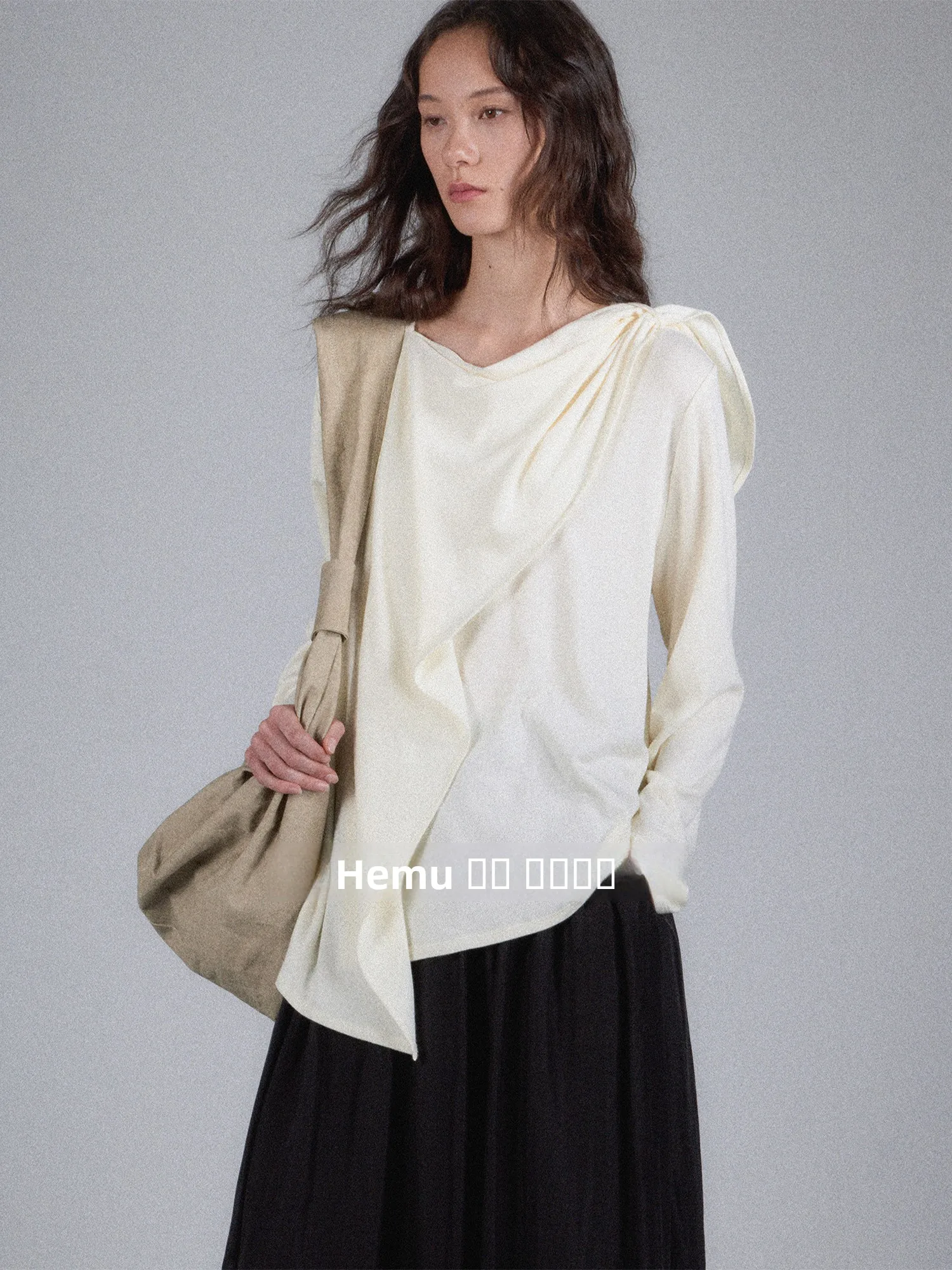 

Свободная женская футболка с длинным рукавом, художественным драпированным вырезом, асимметричным подолом, из смесового хлопка и шерсти, повседневный топ