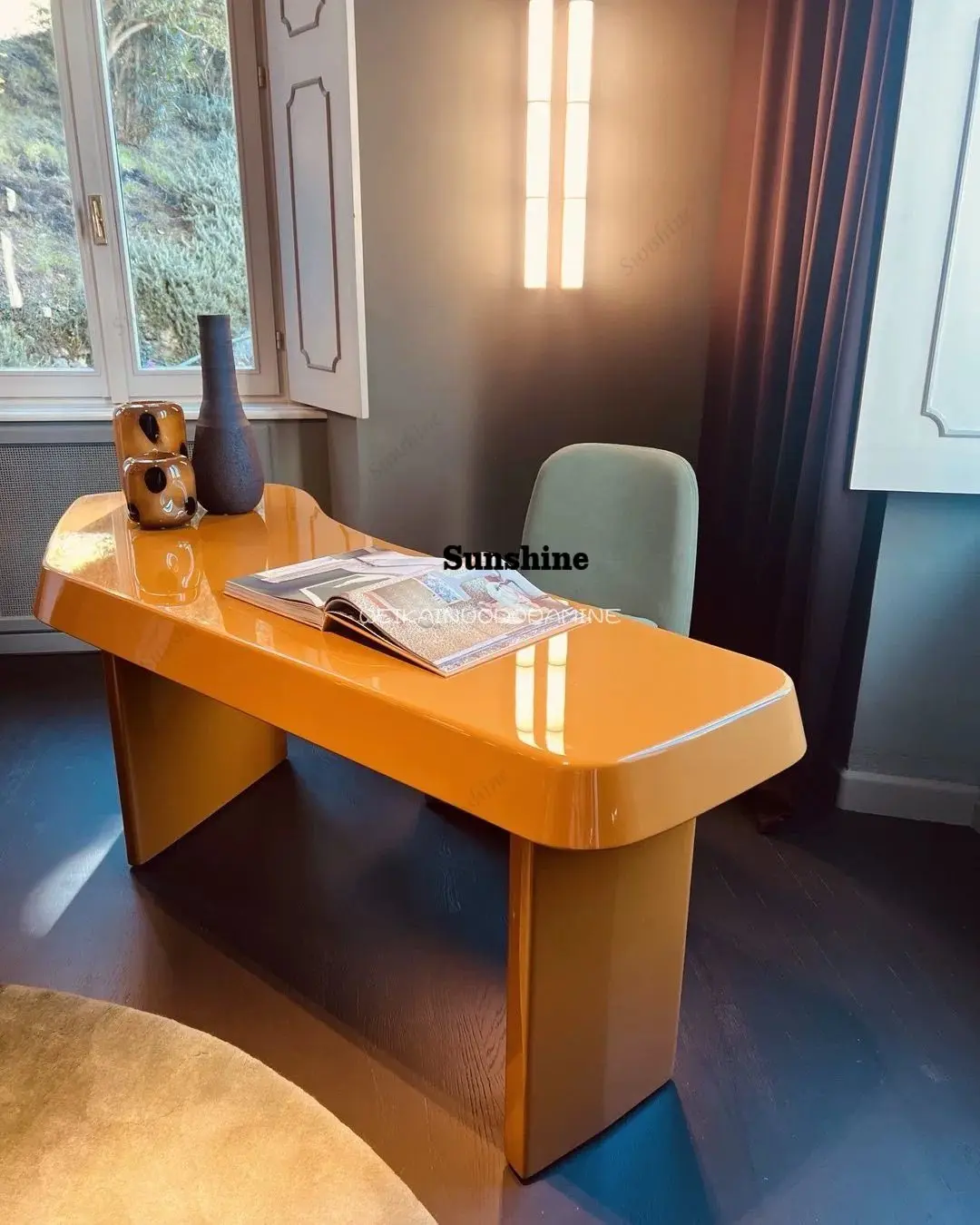 

Домашний компьютерный стол класса люкс, глянцевый, нестандартной формы, из массива дерева