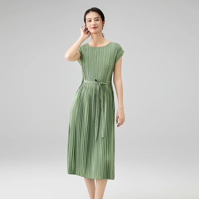 

2025 spring and summer temperament all round collar sleeveless senior sense dress loose thin lace-up long skirt