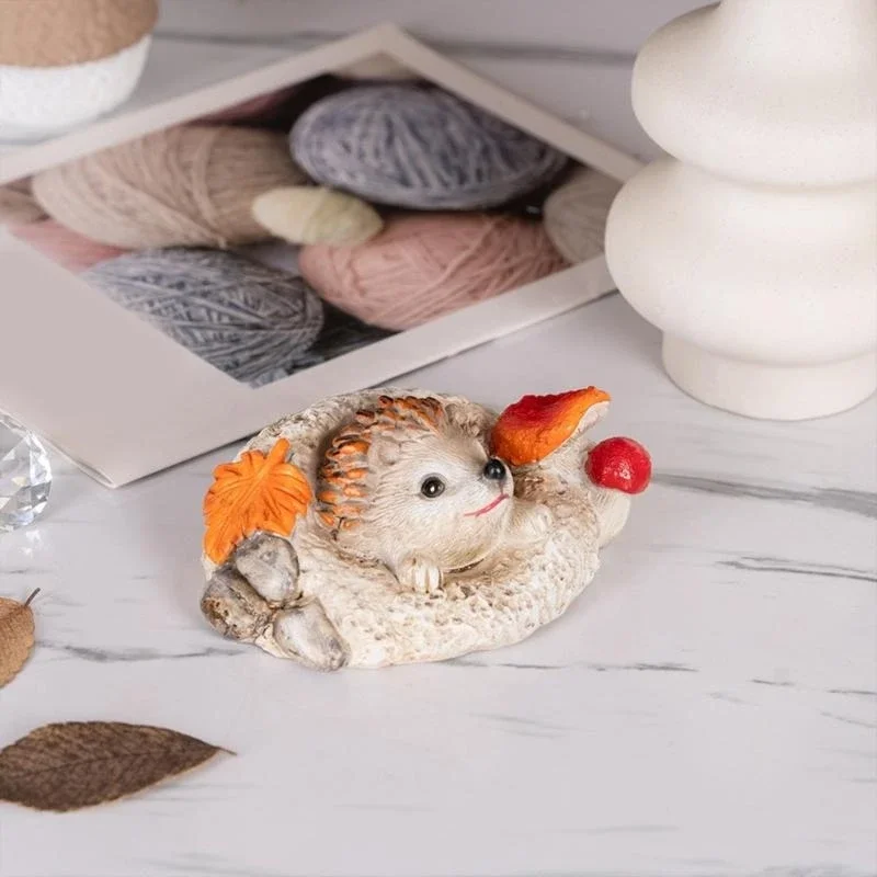 

Handmade Resin Hedgehog Sculpture Realistic Animal Figurine Resin Texture Suitable for Living Room or Garden Display Y5GB