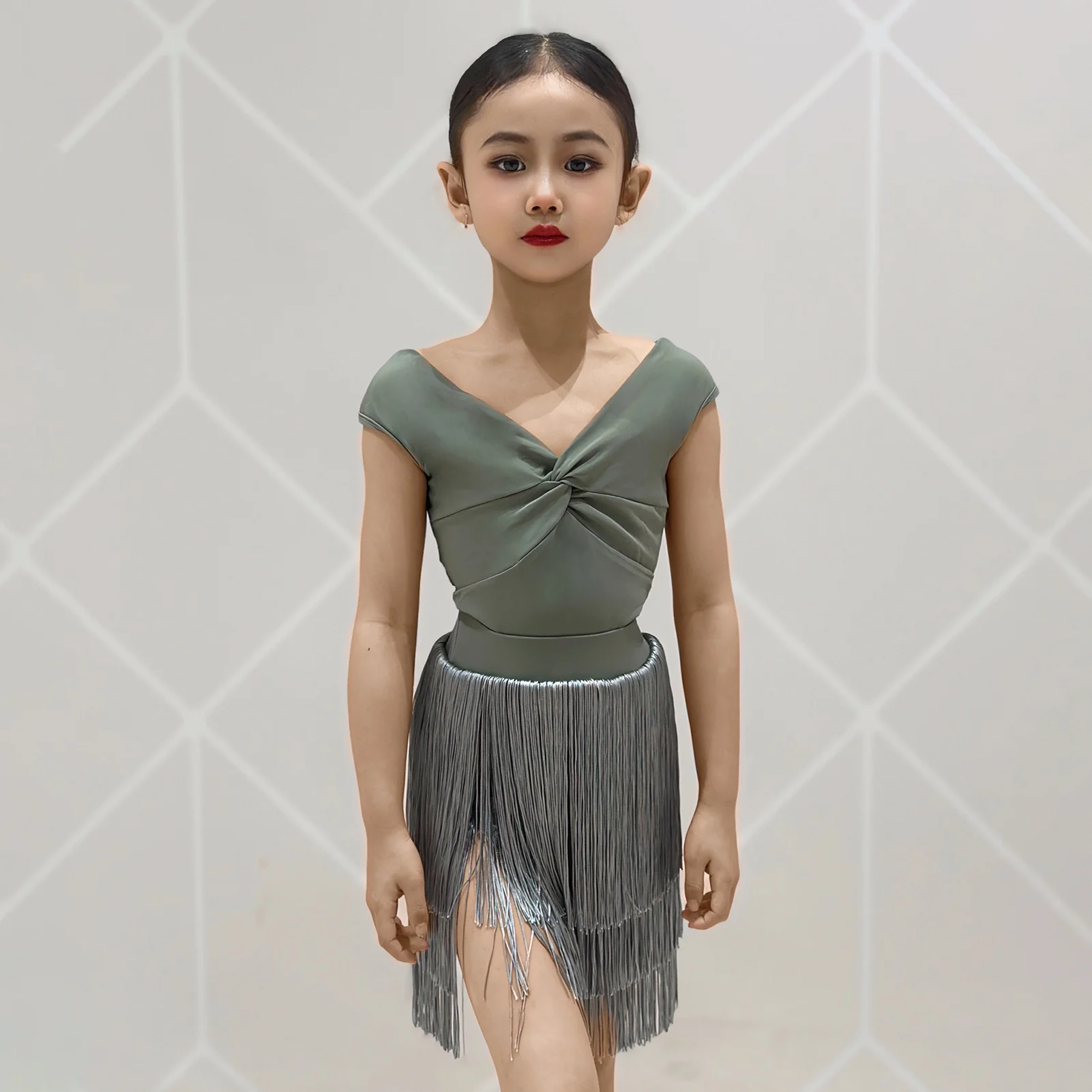 Girls Latin Dance Dress Performance Costumes V-neck Tops Tassels Skirts Samba Dance Practice Clothes Competition Wear DQL10809