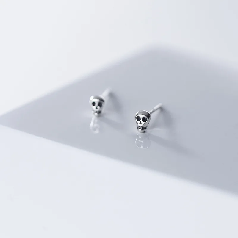 RYJU 925 Sterling Silver Skull Head Retro Skull Earring Punk Style Alternative Stud Earring Hip-hop Light Cool Halloween Jewelry