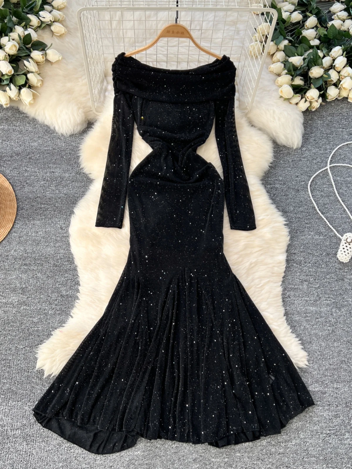 

Sexy Off The Shoulder Slim Fit Shiny Fish Tail Dress 2025 New Spring Women's Long Sleeved Elegant Temperament Charming Dresses