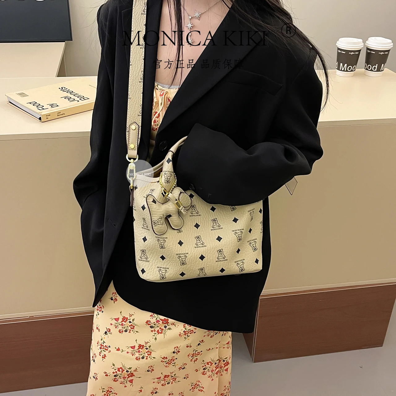 

Женская сумка через плечо премиум-класса Дизайнерская кожаная сумка Элегантный кошелек на молнии с тисненым логотипом